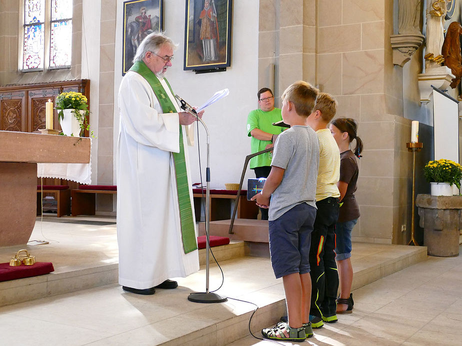 Die neuen Messdiener in St. Crescentius (Foto: Karl-Franz Thiede)